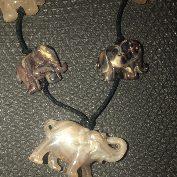 stone elephant necklace - Picture 2 of 3